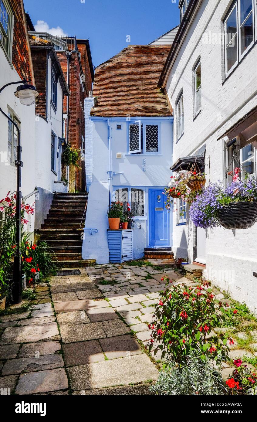 Traditionelle Häuser und enge Gassen am Sinnock Square, Hastings Old Town, Hastings, East Sussex, Großbritannien Stockfoto