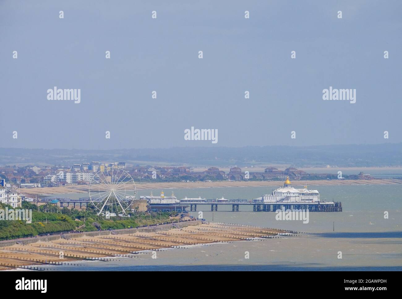 Eastbourne Pier und Strand, Eastbourne, East Sussex, Großbritannien Stockfoto