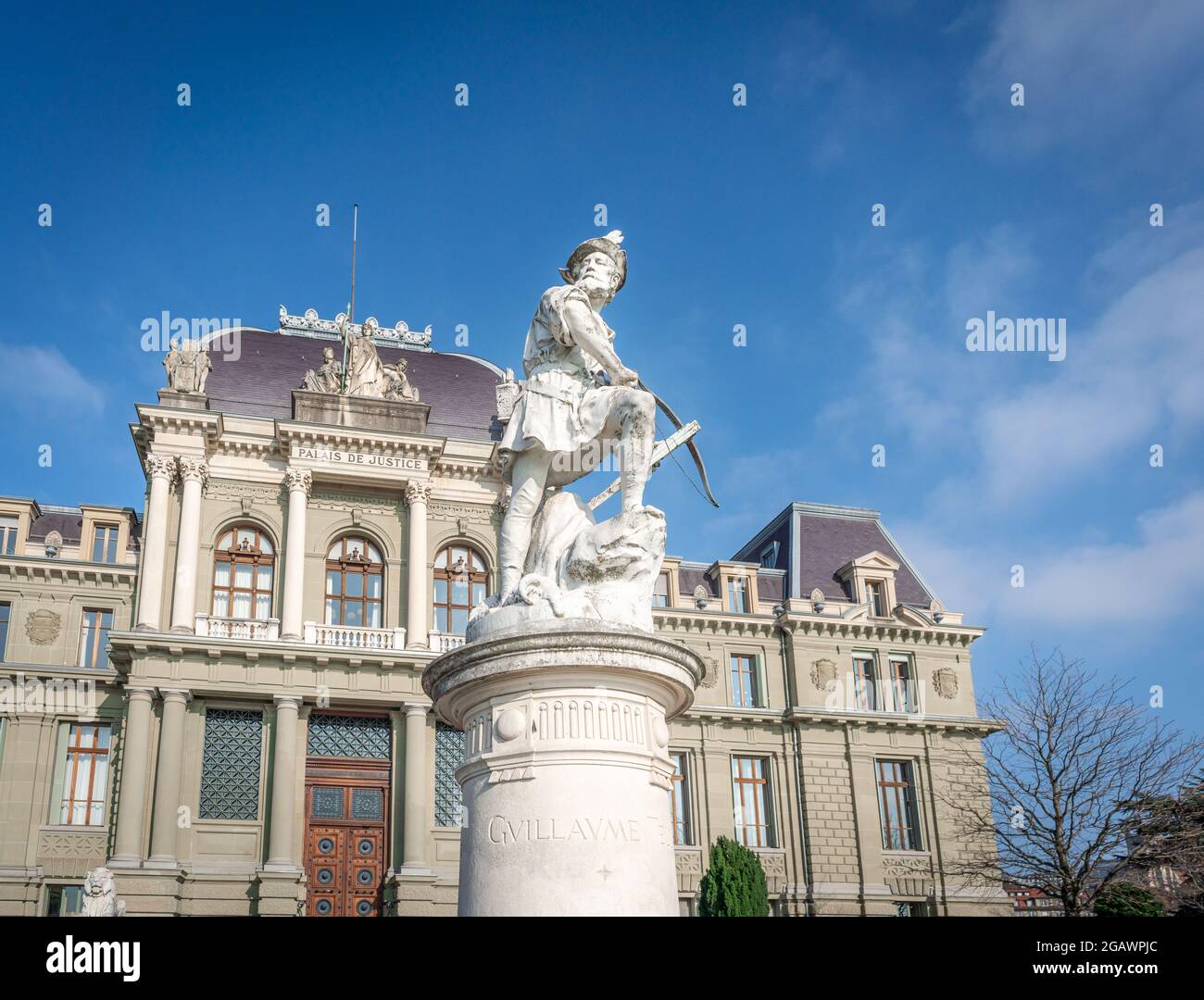 William Tell Statue vor dem Justizpalast - Lausanne, Schweiz Stockfoto