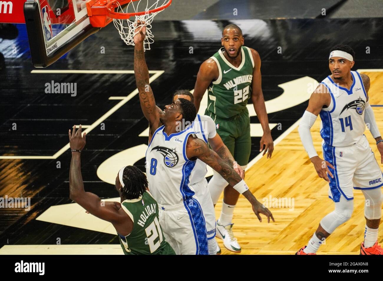 Orlando, Florida, USA, 11. April 2021, Milwaukee Bucks sehen sich im Amway Center der Orlando Magic gegenüber (Bildnachweis: Marty Jean-Louis) Stockfoto