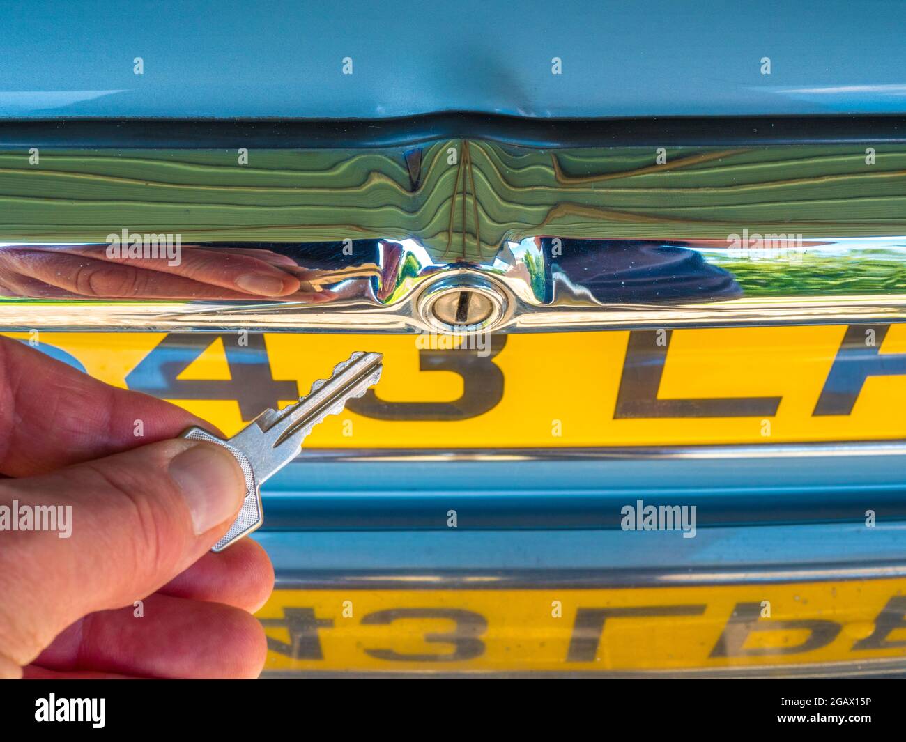 Trunk lock -Fotos und -Bildmaterial in hoher Auflösung – Alamy