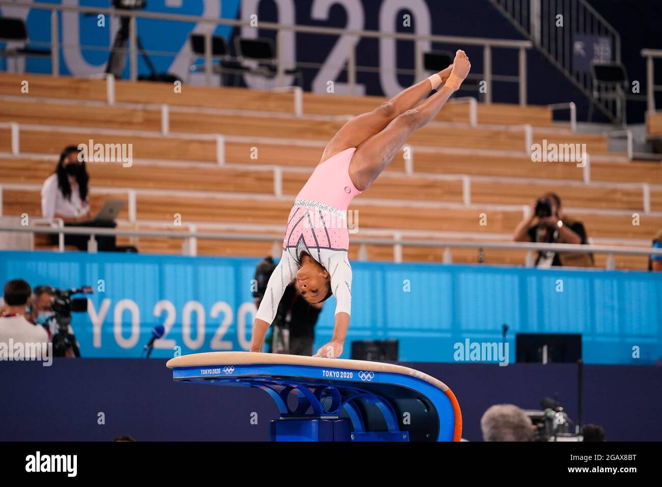 Soqolli qin bilan qizning surati