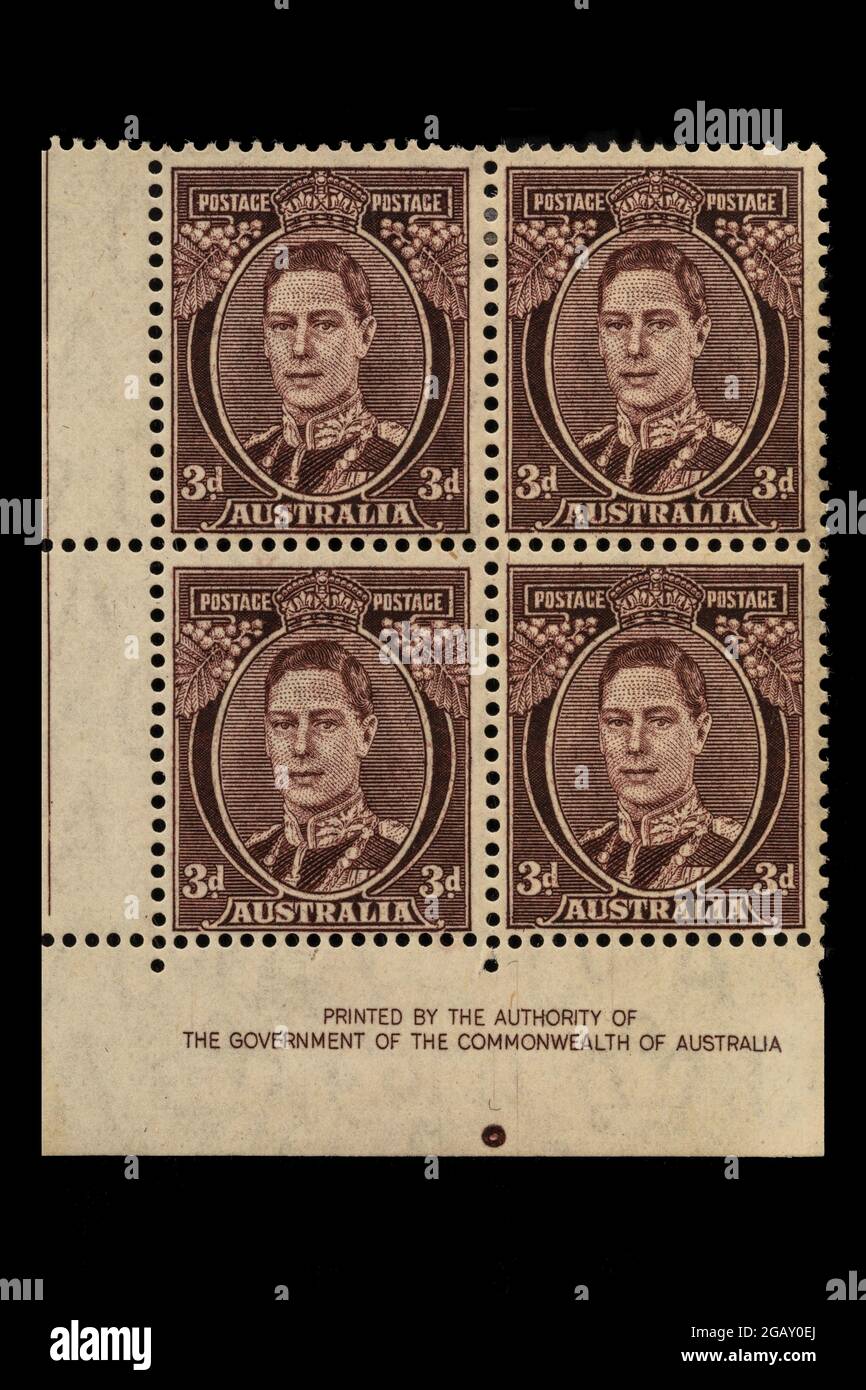 Blatt mit vier endgültigen australischen George VI Briefmarken um 1937. Trägt das Autoritätszeichen des Druckers. 3d-Nennwert Stockfoto