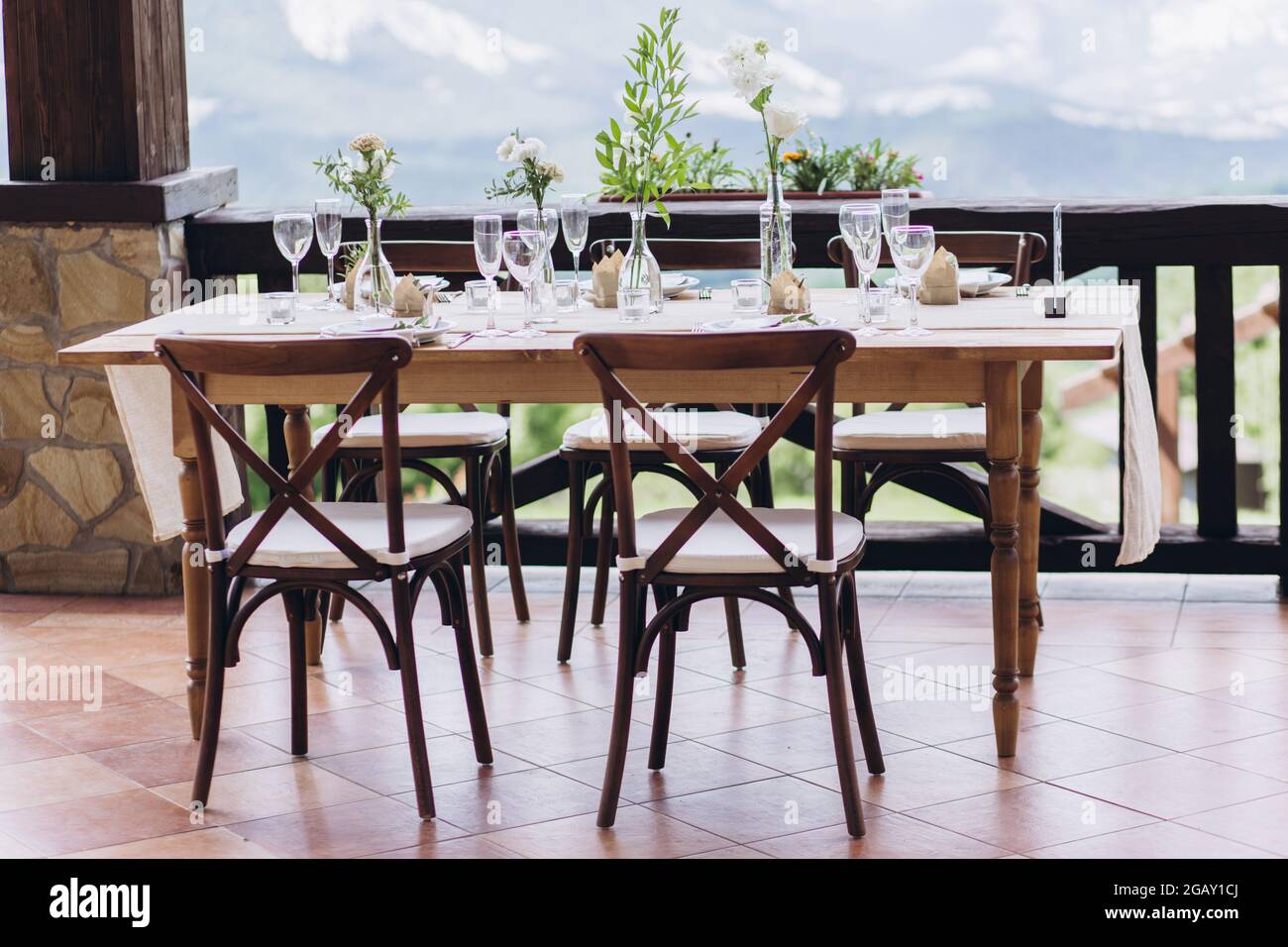 Boho Hochzeit stuhl mit eco Dekor für Gäste. Stockfoto
