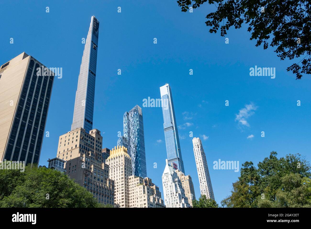 Midtown Skyline mit Supertall Wohnungen, vom Central Park aus gesehen, NYC, USA Stockfoto