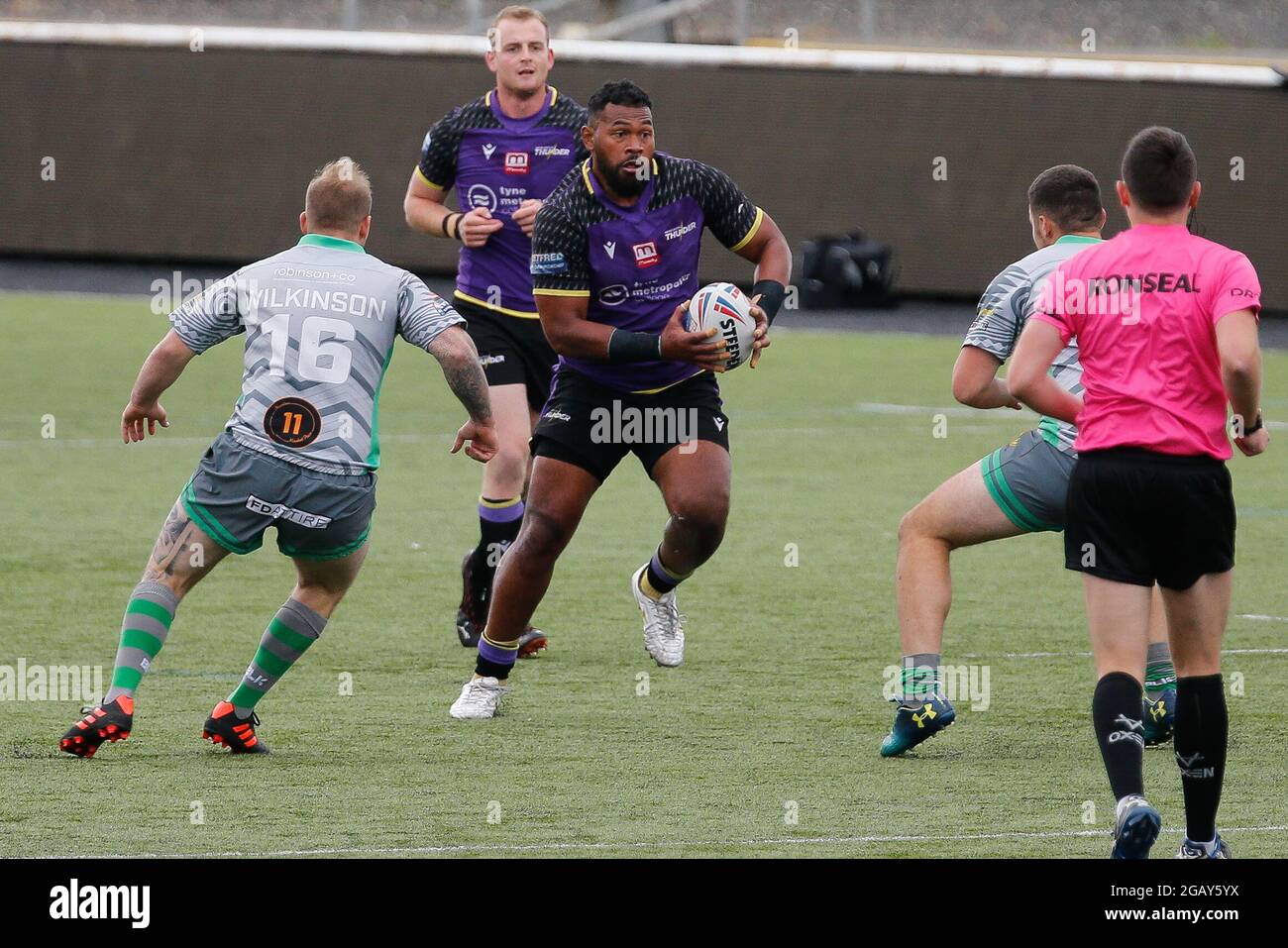 Newcastle, Großbritannien. März 2021. NEWCASTLE UPON TYNE, Großbritannien 1. AUGUST Ukuma Ta'ai von Newcastle Thunder auf der Ladung während des BETFRED Championship-Spiels zwischen Newcastle Thunder und Whitehaven RLFC am Sonntag, 1. August 2021 im Kingston Park, Newcastle. (Kredit: Chris Lishman | MI News) Kredit: MI Nachrichten & Sport /Alamy Live News Stockfoto