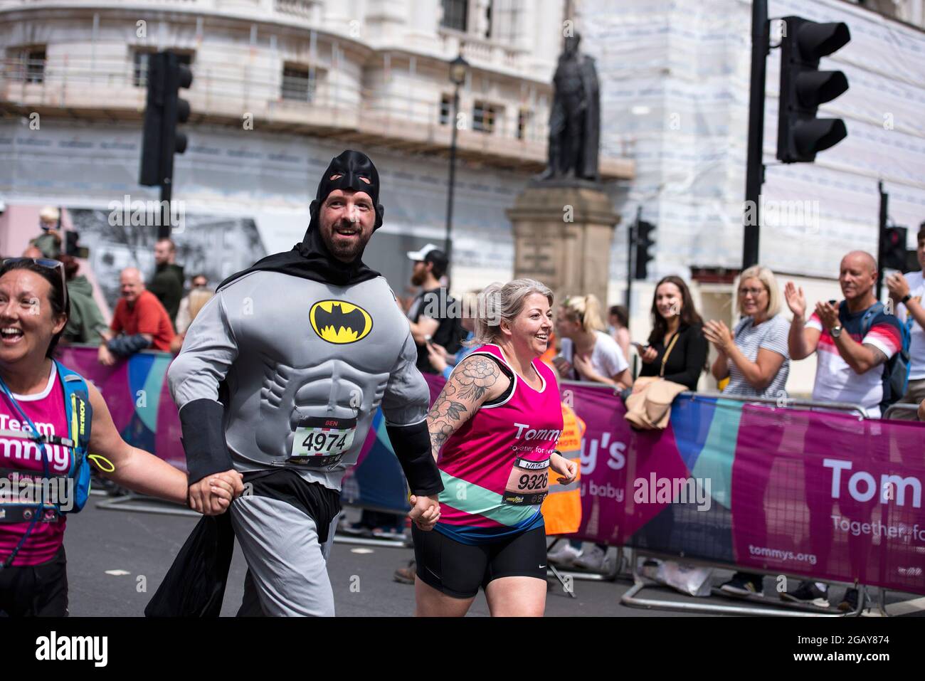 London, England, Großbritannien - 1. August 2021: Läufer nehmen am Halbmarathon der Londoner Wahrzeichen Teil. Kredit: Loredana Sangiuliano / Alamy Live Nachrichten Stockfoto