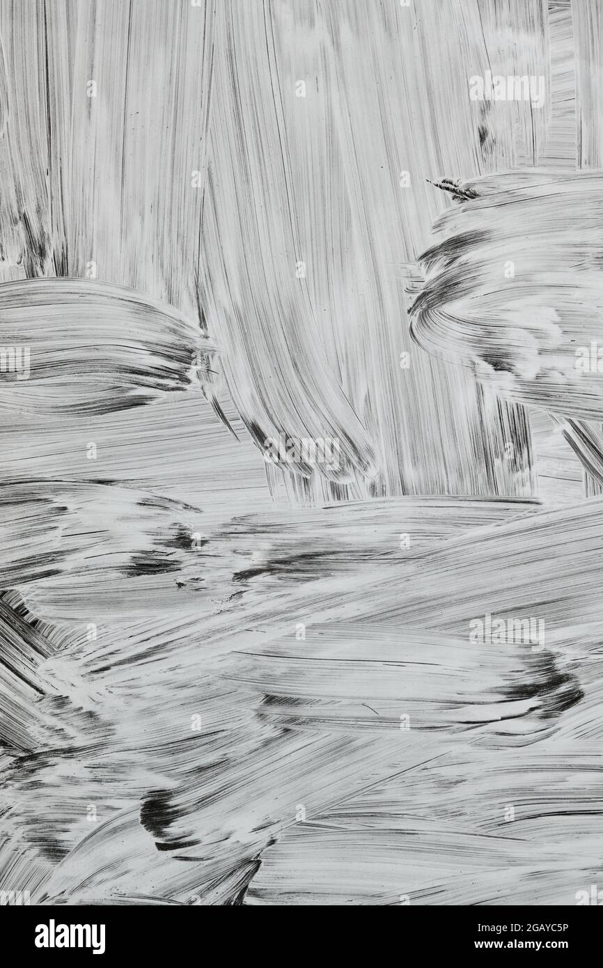 Weiße Malstriche auf einem Schaufenster, abstrakter Hintergrund oder Textur Stockfoto