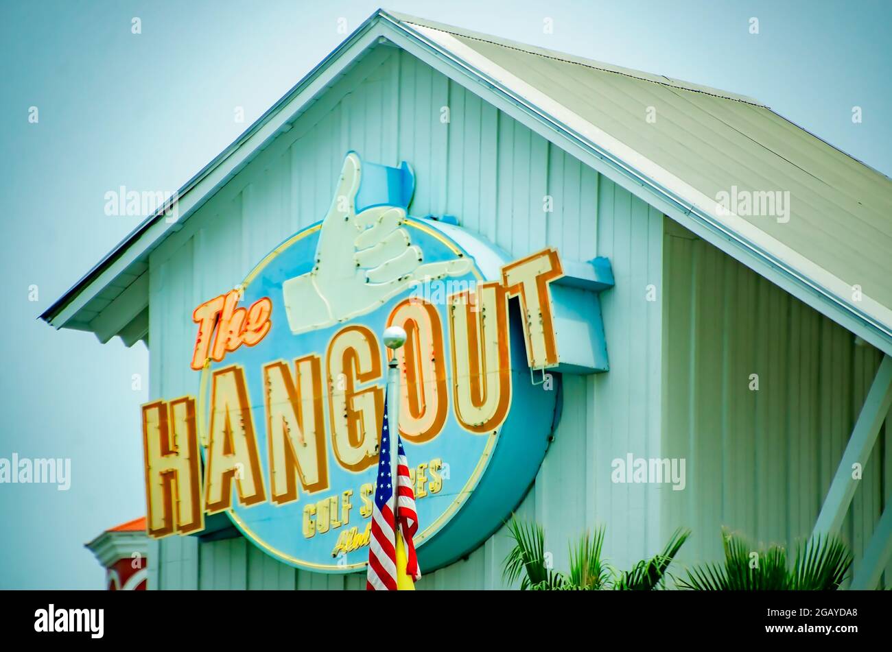 Das Hangout Restaurant ist abgebildet, 31. Juli 2021, in Gulf Shores, Alabama. Das Hangout bietet Essen, Live-Musik und Veranstaltungen. Stockfoto