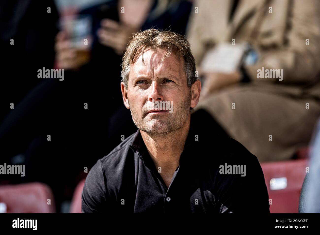 Vejle, Dänemark. August 2021. Der ehemalige dänische Nationalspieler Brian Steen Nielsen war während des 3F Superliga-Spiels zwischen Vejle Boldklub und Broendby IF im Vejle Stadion in Vejle auf der Tribüne zu sehen. (Foto: Gonzales Photo/Alamy Live News Stockfoto