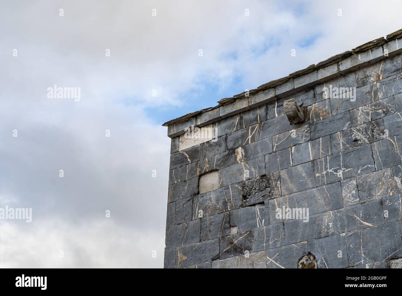 Sator Platz auf dem linken Querschiff der romanischen 'Pieve di San Giovanni' (Kirche des heiligen Johannes) in Campiglia Marittima, Provinz Livorno, Toskana, Stockfoto