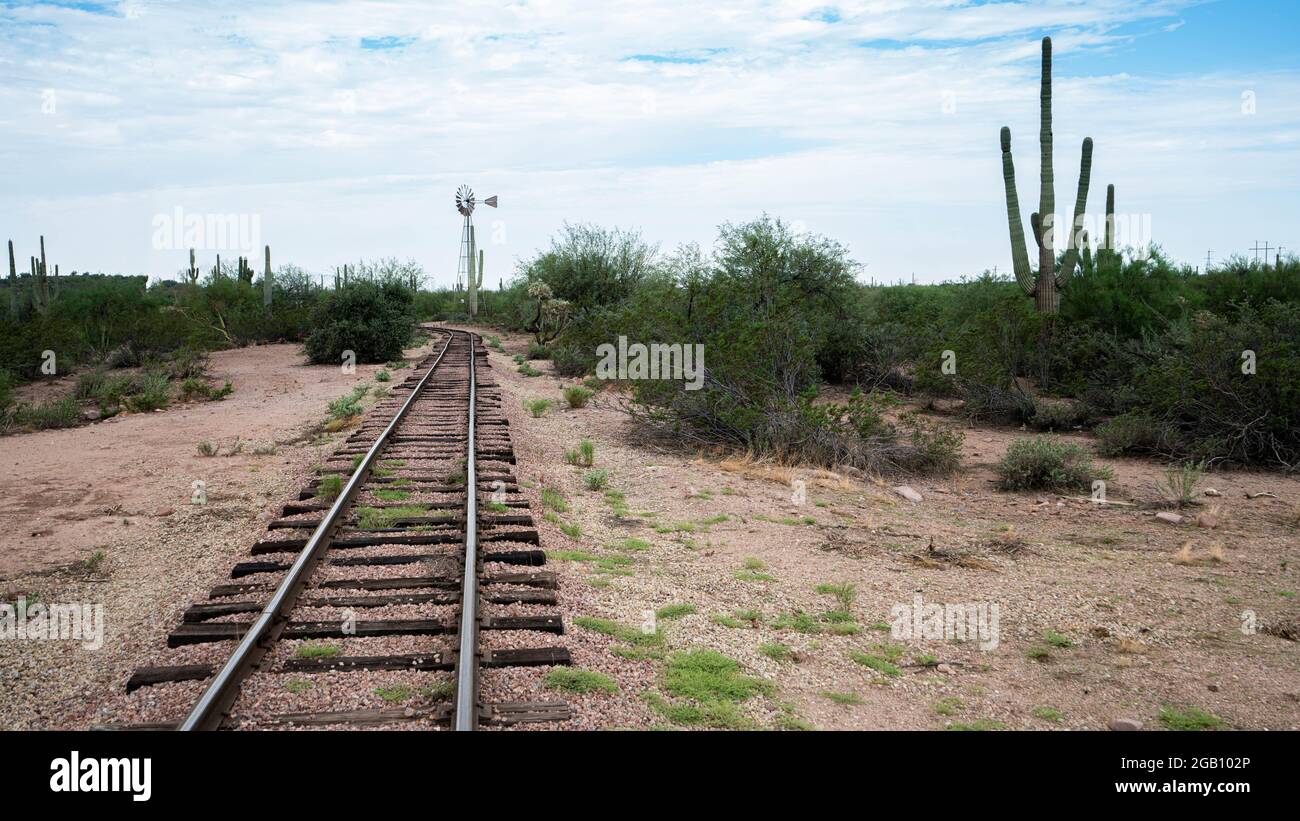 Alte Eisenbahnschienen in der Wüste östlich von Phoenix Stockfoto