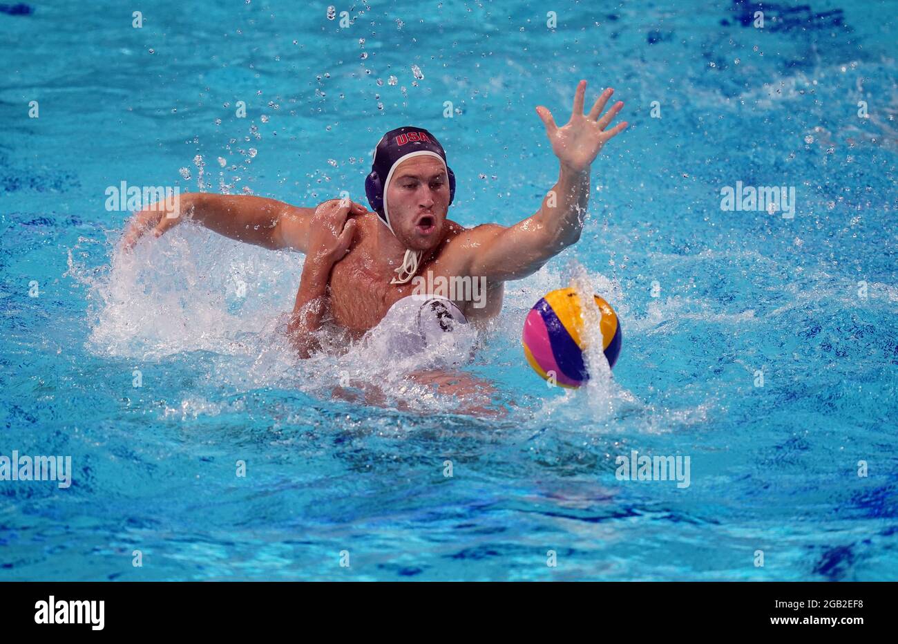 Der US-Amerikaner Marko Vavic beim Wasserpolo-Vorrundenspiel im Tatsumi Water Polo Center am zehnten Tag der Olympischen Spiele in Tokio 2020 in Japan. Bilddatum: Montag, 2. August 2021. Stockfoto