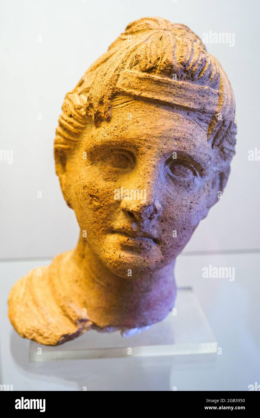 Votivkopf aus Terrakotta am Altar der Königin (3. Jh. BC) - Archäologisches Nationalmuseum Tarquinia, Italien Stockfoto