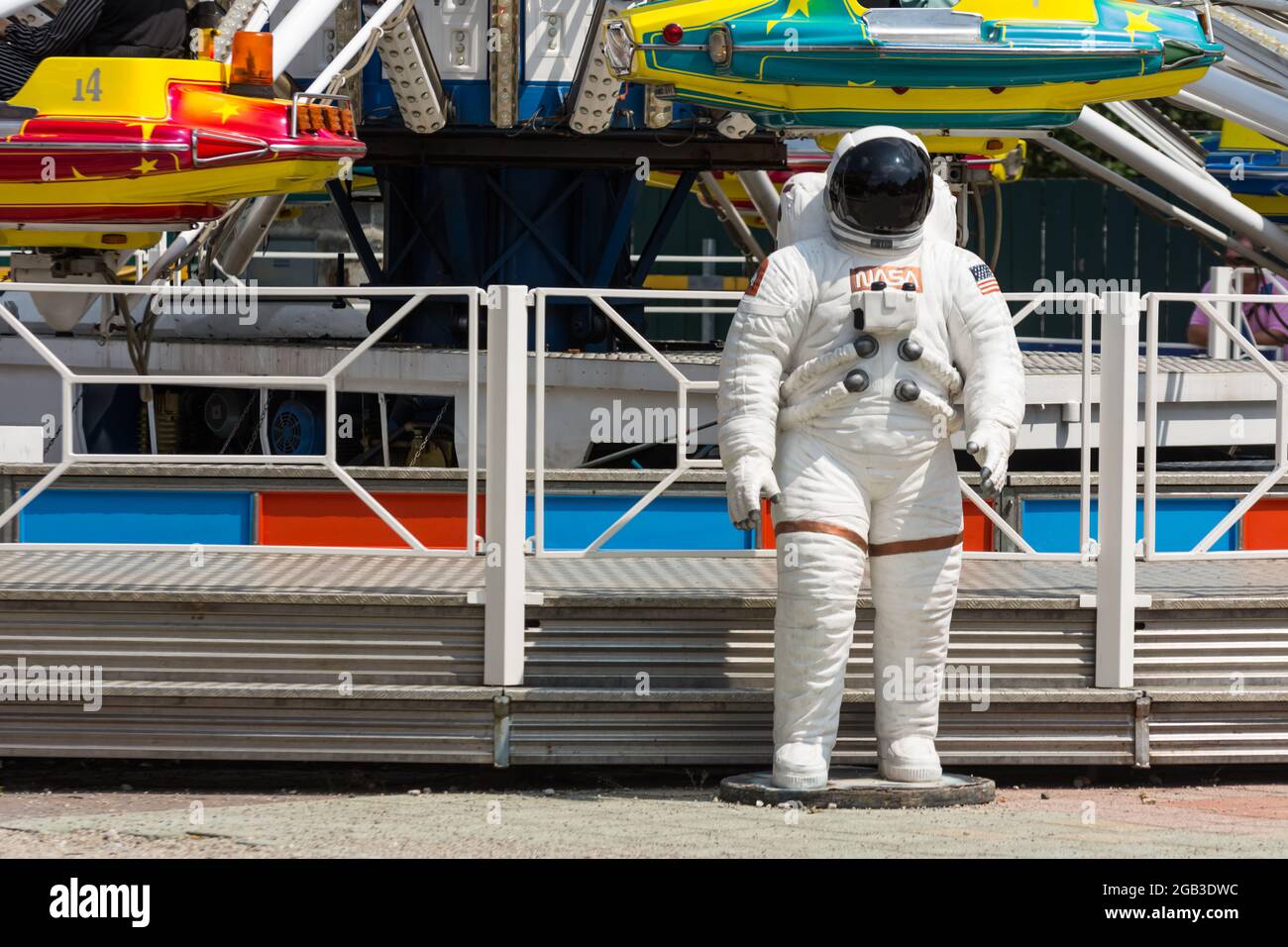 Stehender Astronaut in einem Vergnügungspark in wien im Urlaub Stockfoto