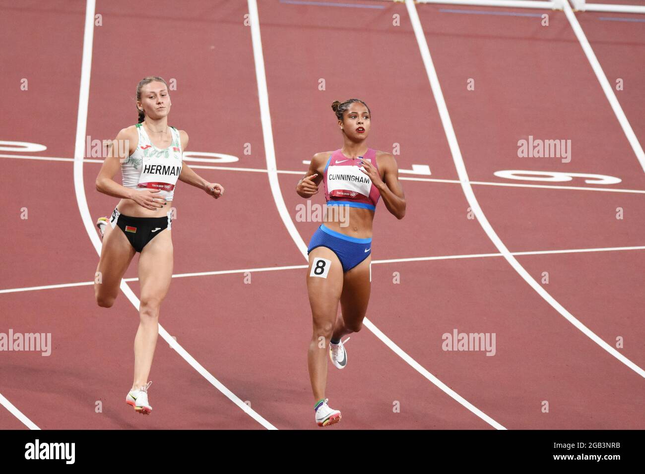 Elvira Herman (BLR), Gabriele Cunningham (USA) treten im Halbfinale der 100-Meter-Hürden der Frauen während der Olympischen Spiele Tokyo 2020, Leichtathletik, am 1. August 2021 im Tokyo Olympic Stadium in Tokio, Japan, an - Foto Yoann Cambefort / Marti Media / DPPI Stockfoto