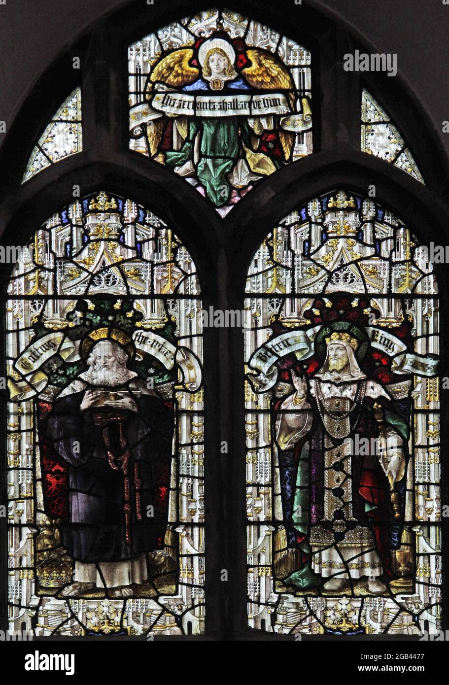 Buntglasfenster von Percy Bacon & Brothers mit Darstellung des Heiligen Cadoc des Weisen und des Königs Beorhtric von Wessex, der Lady St. Mary Church, Wareham, Dorset Stockfoto