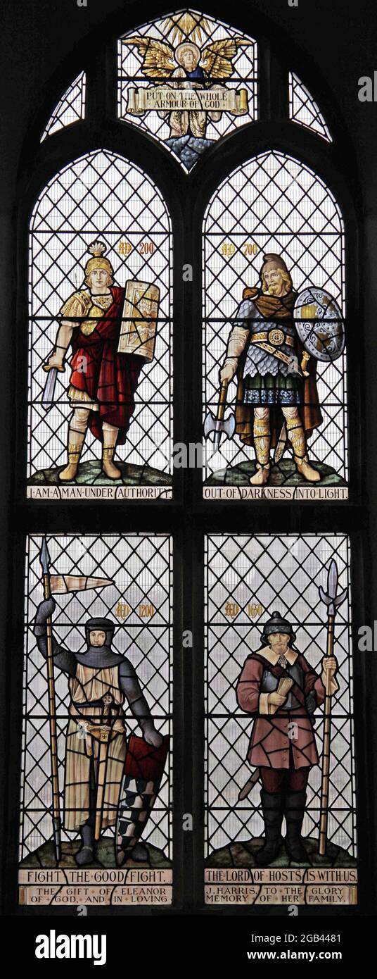Buntglasfenster mit Darstellungen von Soldaten aus der Zeit, Lady St. Mary Church, Wareham, Dorset Stockfoto