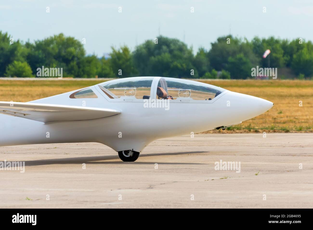 Vor Abflug am Flughafen im Schlepptau, Blick auf das Cockpit Stockfotografie Alamy