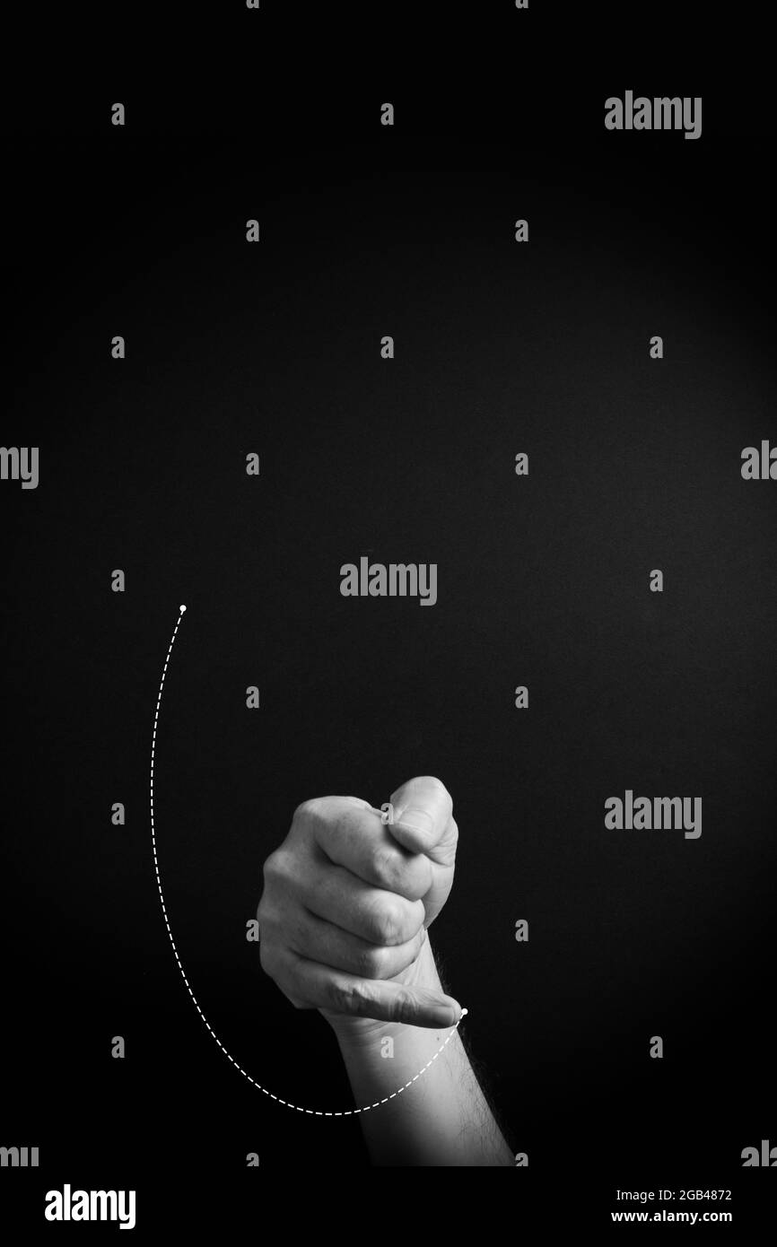 Dramatisches Schwarzweiß-Bild einer männlichen Hand, das den ASL-amerikanischen Zeichennuchenbuchstaben J mit leerem Kopieplatz für Redakteure zeigt Stockfoto