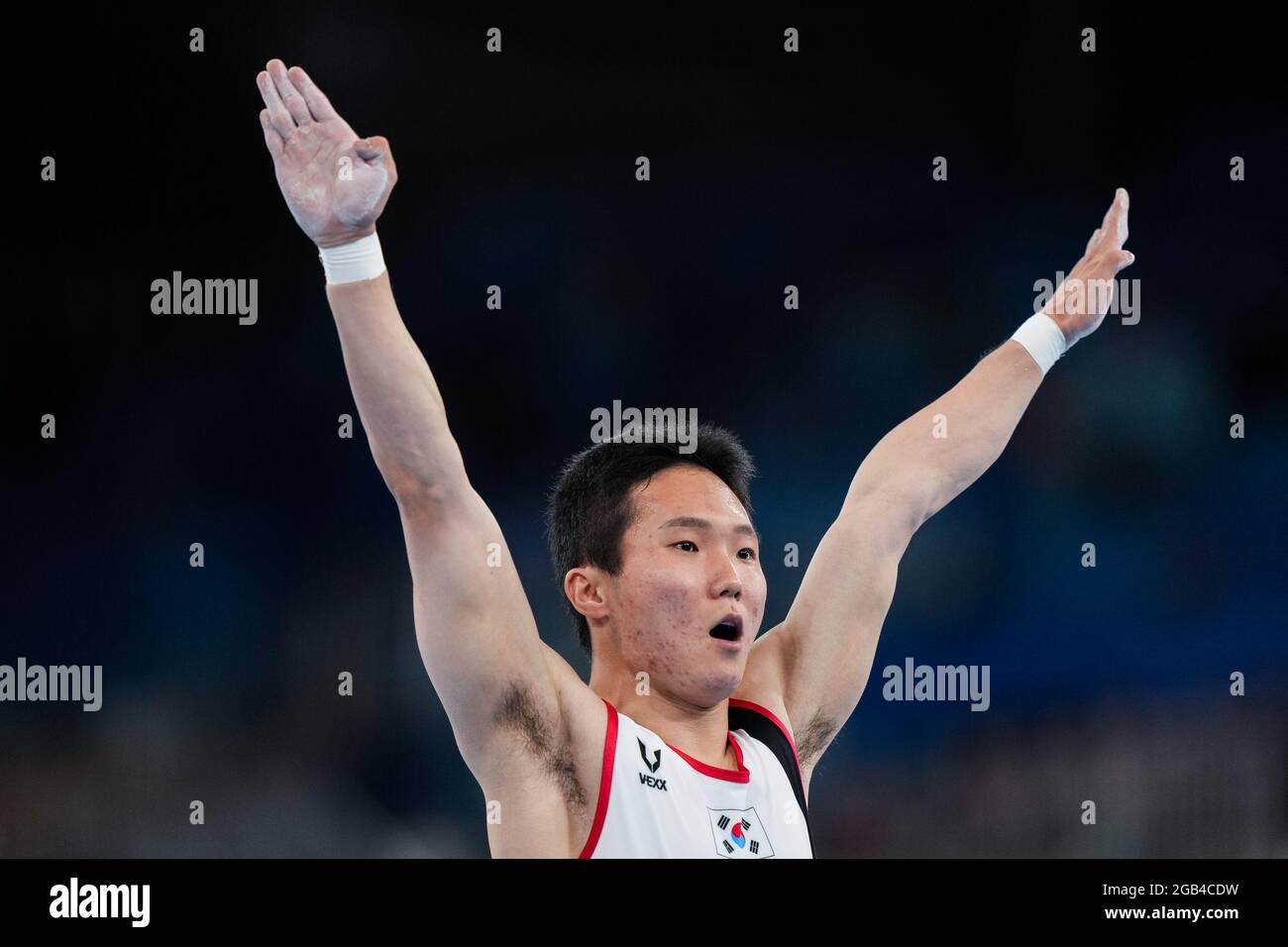 (210802) -- TOKIO, 2. August 2021 (Xinhua) -- Shin Jeahwan aus Südkorea reagiert während des Turnfinale der Männer bei den Olympischen Spielen 2020 in Tokio, Japan, am 2. August 2021. (Xinhua/Liu Dawei) Stockfoto