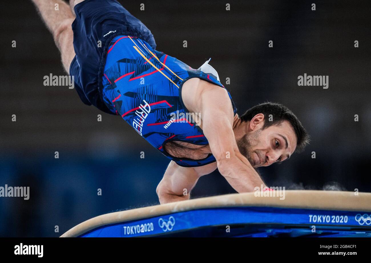 (210802) -- TOKIO, 2. August 2021 (Xinhua) -- Artur Dawtyan aus Armenien tritt beim Männerturnen-Finale der Olympischen Spiele 2020 in Tokio, Japan, am 2. August 2021 an. (Xinhua/Liu Dawei) Stockfoto