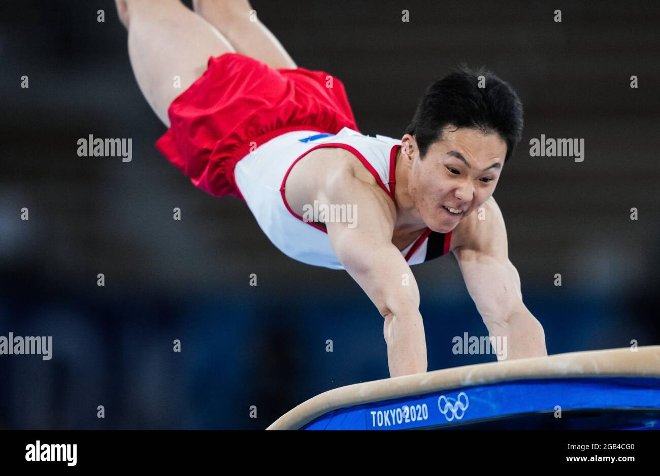 (210802) -- TOKIO, 2. August 2021 (Xinhua) -- Shin Jeahwan aus Südkorea tritt beim Finale der Männer im Kunstturnen-Gewölbe bei den Olympischen Spielen 2020 in Tokio, Japan, am 2. August 2021 an. (Xinhua/Liu Dawei) Stockfoto
