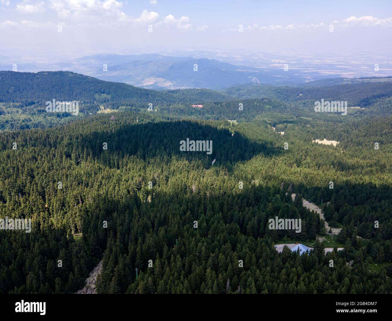 Luftaufnahme des Konyarnika-Gebietes am Vitosha-Berg, Region Sofia City, Bulgarien Stockfoto