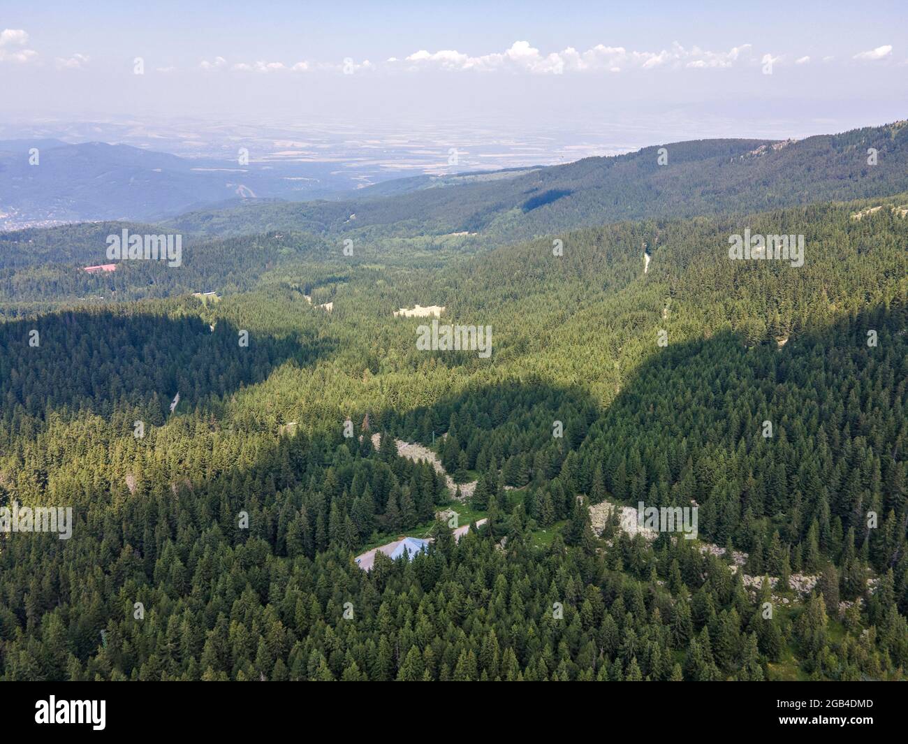 Luftaufnahme des Konyarnika-Gebietes am Vitosha-Berg, Region Sofia City, Bulgarien Stockfoto