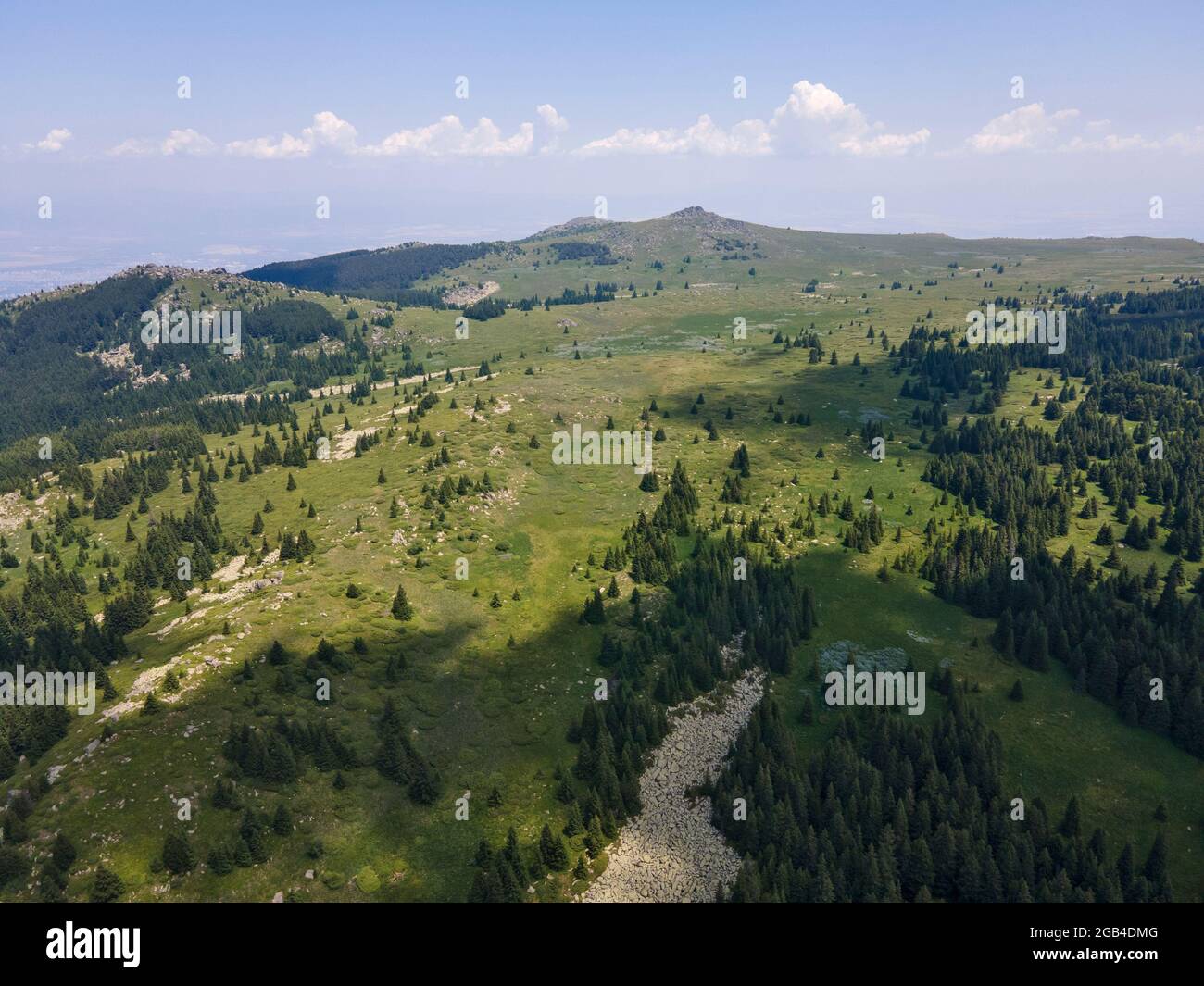 Luftaufnahme des Konyarnika-Gebietes am Vitosha-Berg, Region Sofia City, Bulgarien Stockfoto