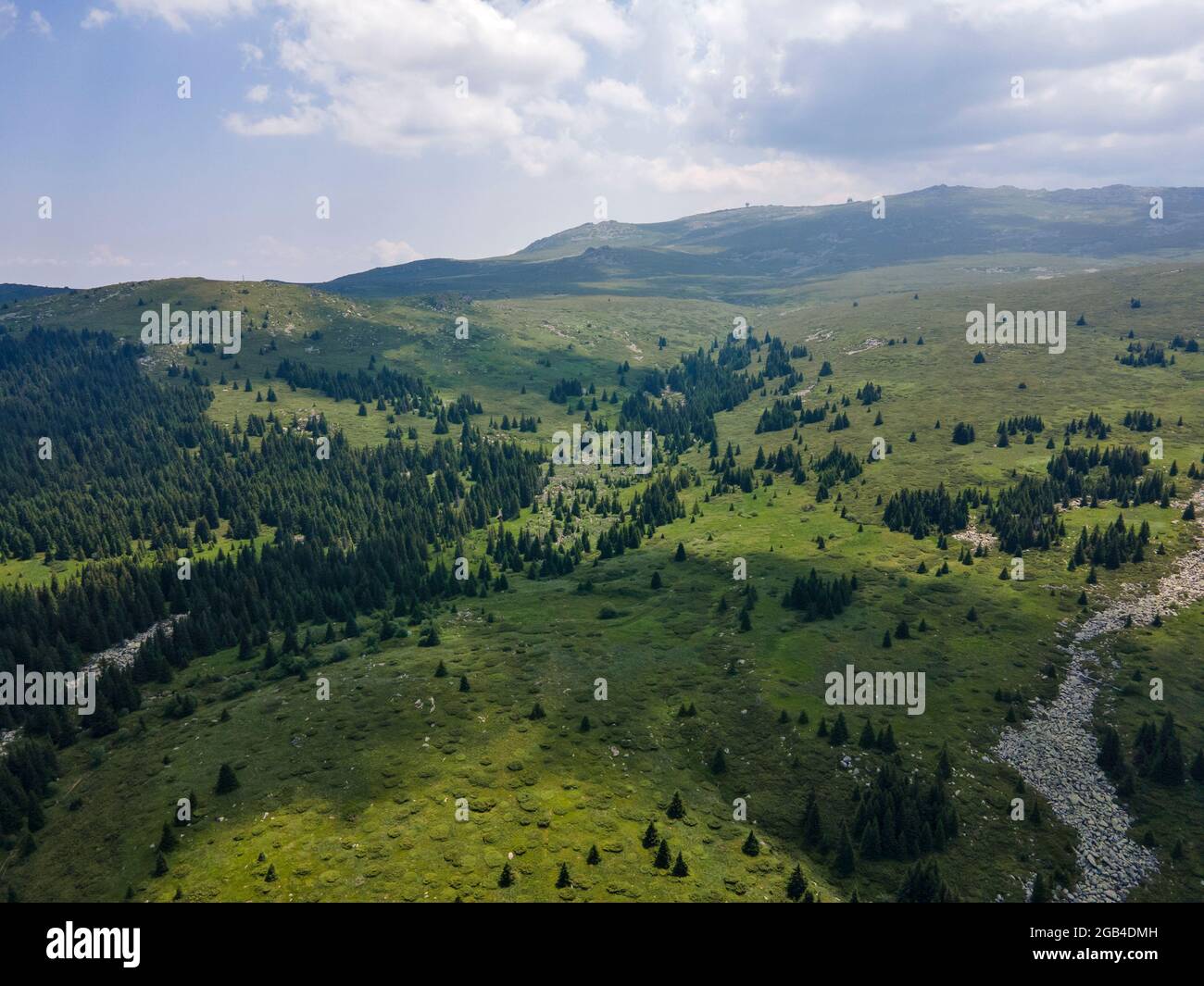 Luftaufnahme des Konyarnika-Gebietes am Vitosha-Berg, Region Sofia City, Bulgarien Stockfoto