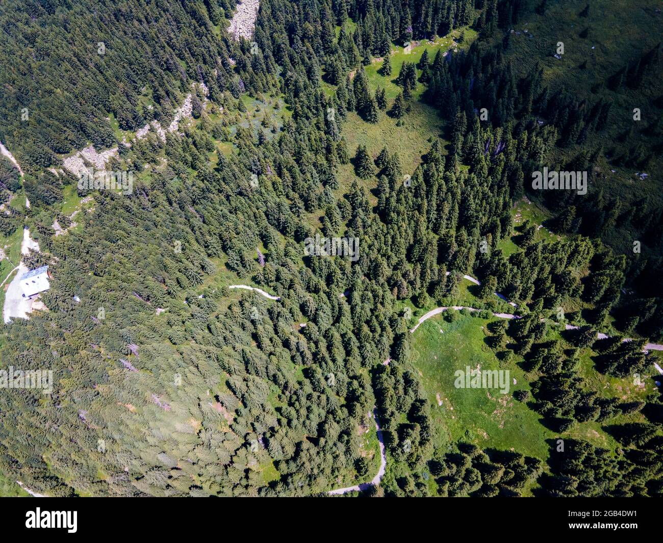 Luftaufnahme des Konyarnika-Gebietes am Vitosha-Berg, Region Sofia City, Bulgarien Stockfoto