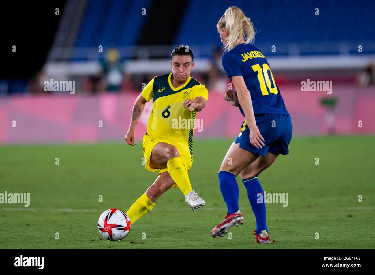 YOKOHAMA, JAPAN - 15. JUNI: Chloe Logarzo aus Australien beim Halbfinalspiel der Olympischen Fußballturniere 2020 in Tokio zwischen Australien und Schweden im Internationalen Stadion Yokohama am 15. Juni 2015 in Yokohama, Japan (Foto: Pablo Morano/Orange Picics) Stockfoto