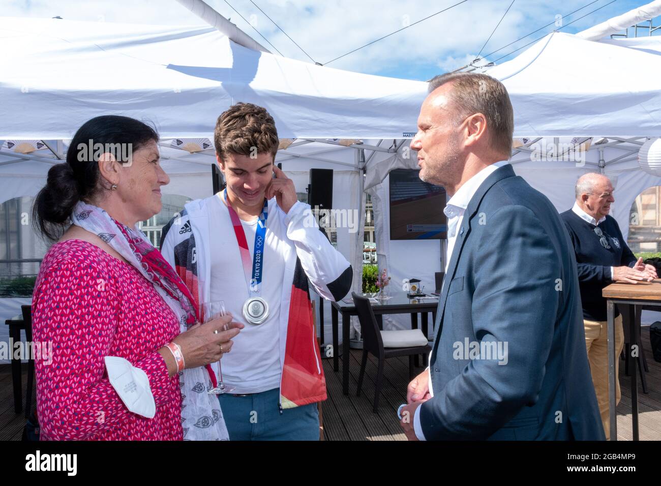 Mutter Doris, Torben Johannesen, Team Deutschland-Achter Rudern, Silbermedaille, Innen- und Sportsenator Andy Grote, Handeslkammer Hamburg, Adolphspha Stockfoto