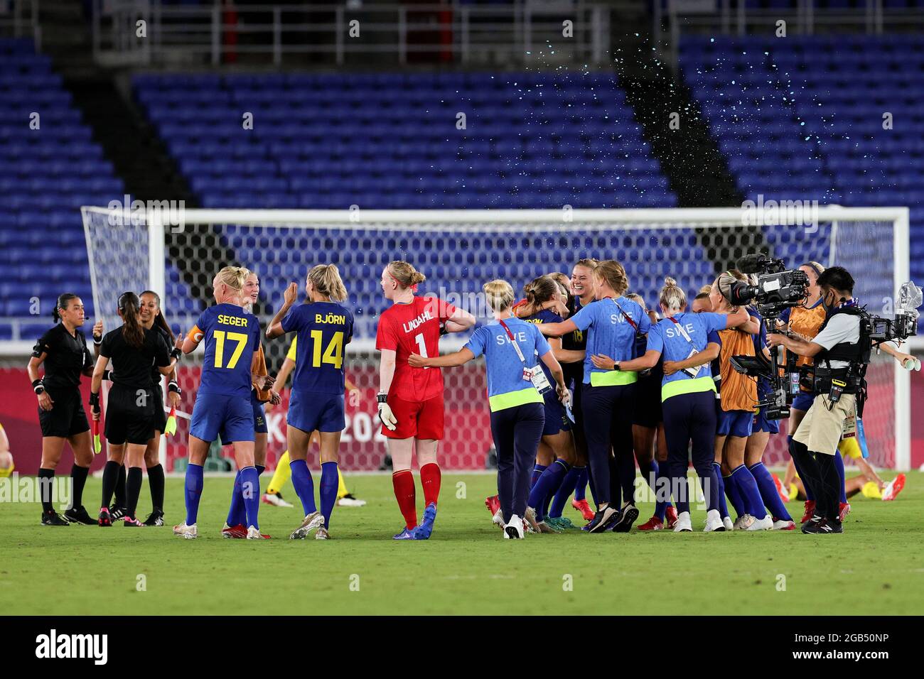 Tokio, Japan, 2. August 2021. Schweden feiert den Sieg des Spiels während des Halbfinalspiels der Frauen zwischen Australien und Schweden am 10. Tag der Olympischen Spiele 2020 in Tokio. Quelle: Pete Dovgan/Speed Media/Alamy Live News Stockfoto