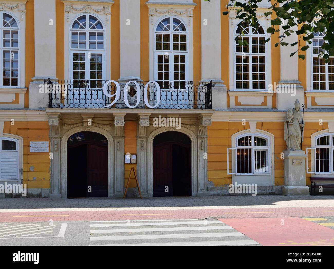 Spätbarockes Gebäude der prämonstratenserabtei in Csorna, Ungarn Stockfoto