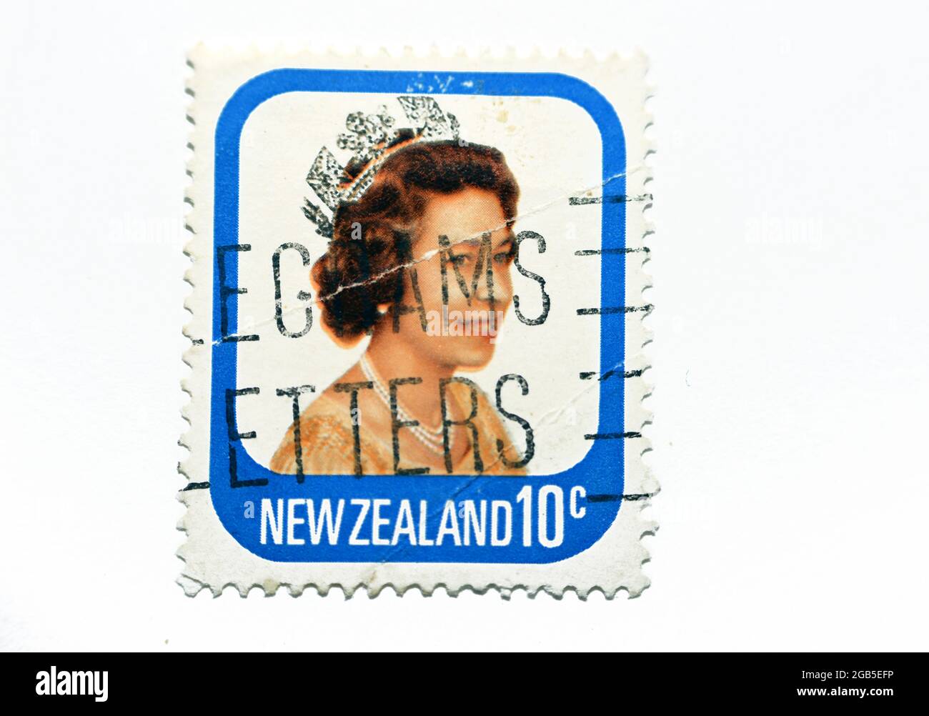 In Neuseeland gedruckte Briefmarke zeigt Queen Elizabeth II, 10 c - Neuseeland Cent, Serie, um 1977, Neuseeland Post Mark, Wert 10c zehn Cent Stockfoto