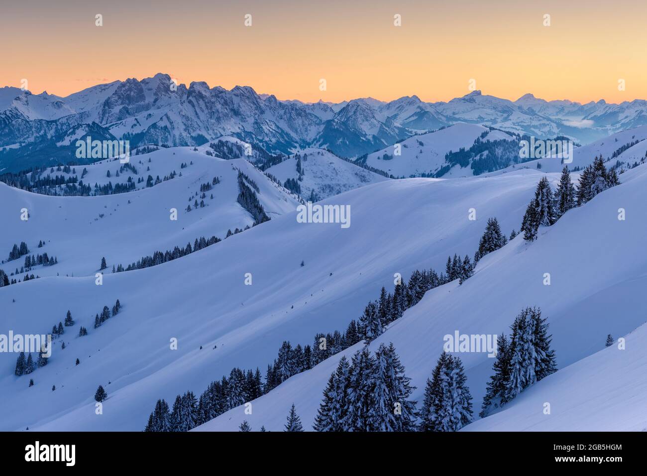 Geographie / Reisen, Schweiz, Winteruntergang vom Hundsrügg (2024m) aus gesehen., ZUSÄTZLICHE-RIGHTS-CLEARANCE-INFO-NOT-AVAILABLE Stockfoto