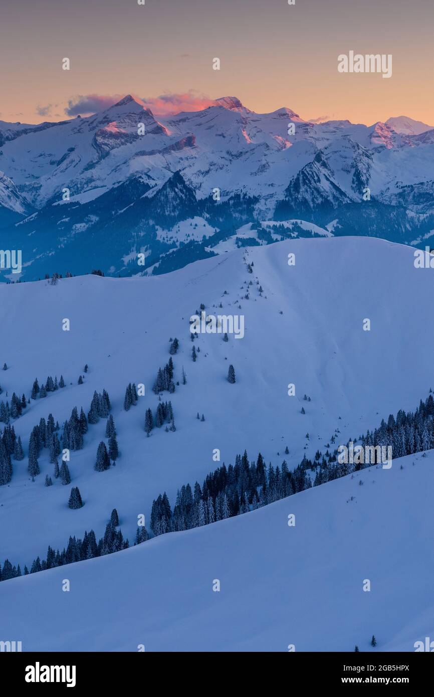 Geographie / Reisen, Schweiz, Winteruntergang vom Hundsrügg (2024m) aus gesehen., ZUSÄTZLICHE-RIGHTS-CLEARANCE-INFO-NOT-AVAILABLE Stockfoto