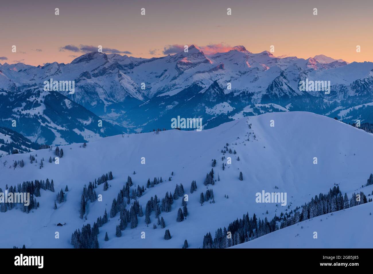 Geographie / Reisen, Schweiz, Winteruntergang vom Hundsrügg (2024m) aus gesehen., ZUSÄTZLICHE-RIGHTS-CLEARANCE-INFO-NOT-AVAILABLE Stockfoto