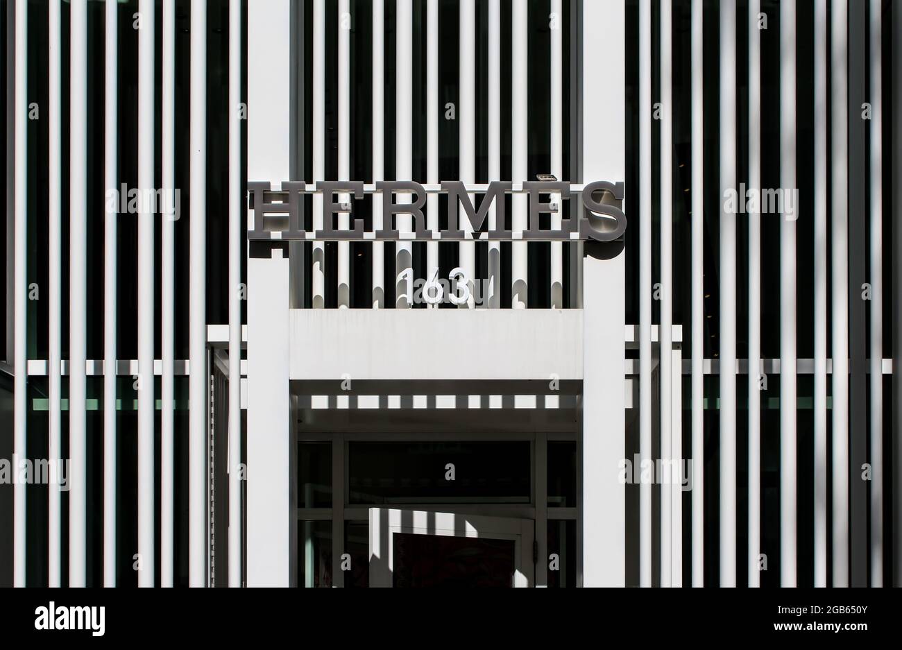 Fassade des Hermes Stores außerhalb des Miami Design District in Miami, Florida. Luxuriöses Einkaufszentrum und Geschäft. Stockfoto
