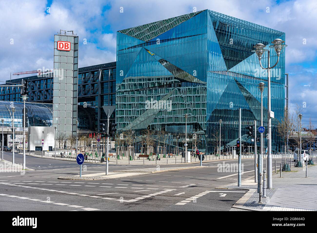 Das Innovative Bürogebäude The Cube Am Berliner Hauptbahnhof Stockfoto