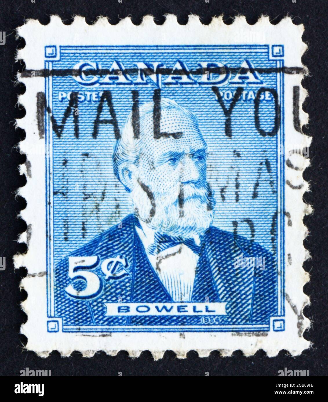 KANADA - UM 1954: Eine in Kanada gedruckte Briefmarke zeigt Sir Mackenzie Bowell, Politiker, Premierminister, um 1954 Stockfoto