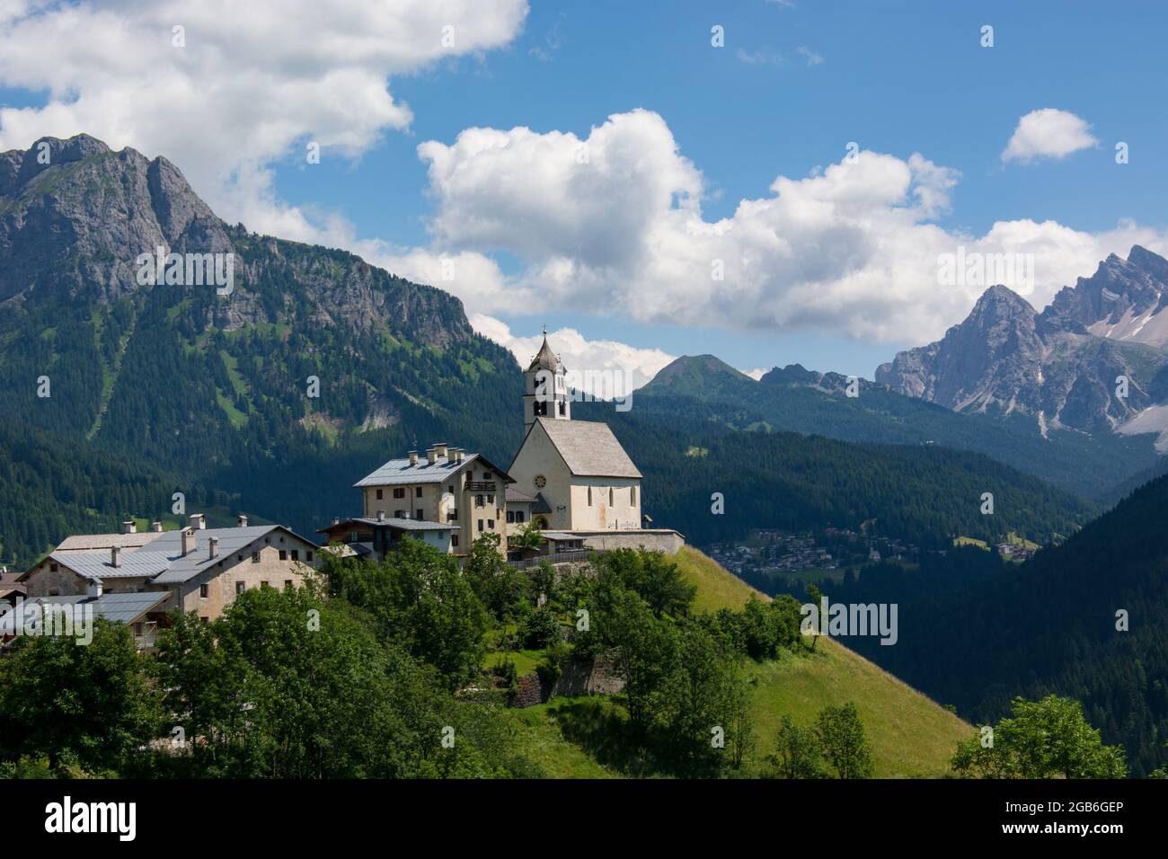 Die wunderschöne Landschaft am Colle Santa Lucia in den Belluneser Dolomiten Stockfoto