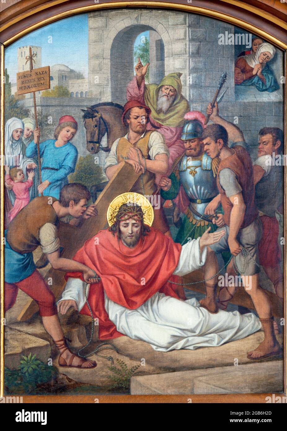 WIEN, AUSTIRA - 17. JUNI 2021: Das Bild vom Fall Jesu unter dem Kreuz als Teil der Kreuzweg-Stationen in der Marienkirche Stockfoto