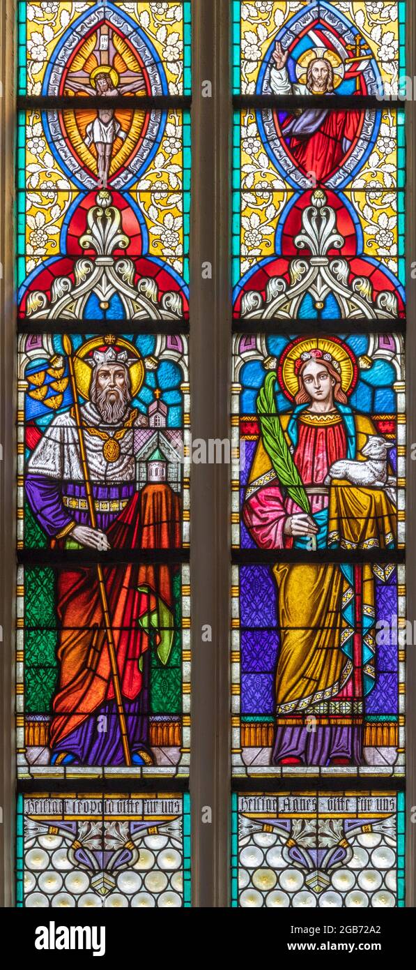 WIEN, AUSTIRA - 24. JUNI 2021: Die Heiligen Leopold und Agnes auf der Glasmalerei der Kirche St. Severin. Stockfoto