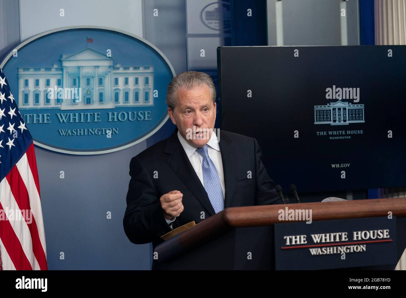 White House der amerikanische Rettungsplan-Koordinator und Senior Advisor des Präsidenten Gene Sperling hält eine Briefing im Weißen Haus in Washington, DC, 2. August 2021 Quelle: Chris Kleponis/Pool/Sipa USA Quelle: SIPA USA/Alamy Live News Stockfoto