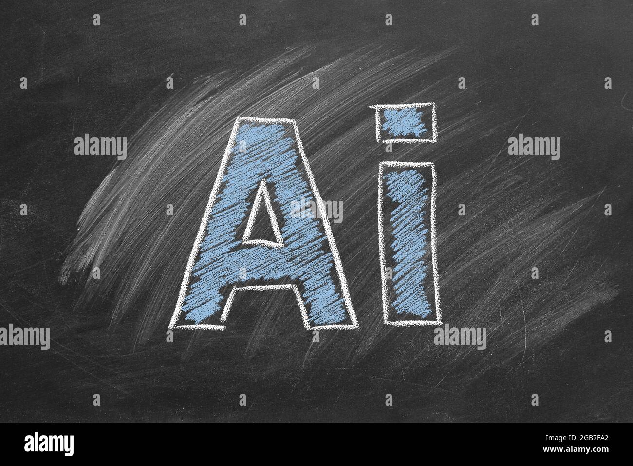 Künstliche Intelligenz. Handgezeichneter Text AI auf Tafel. Stockfoto