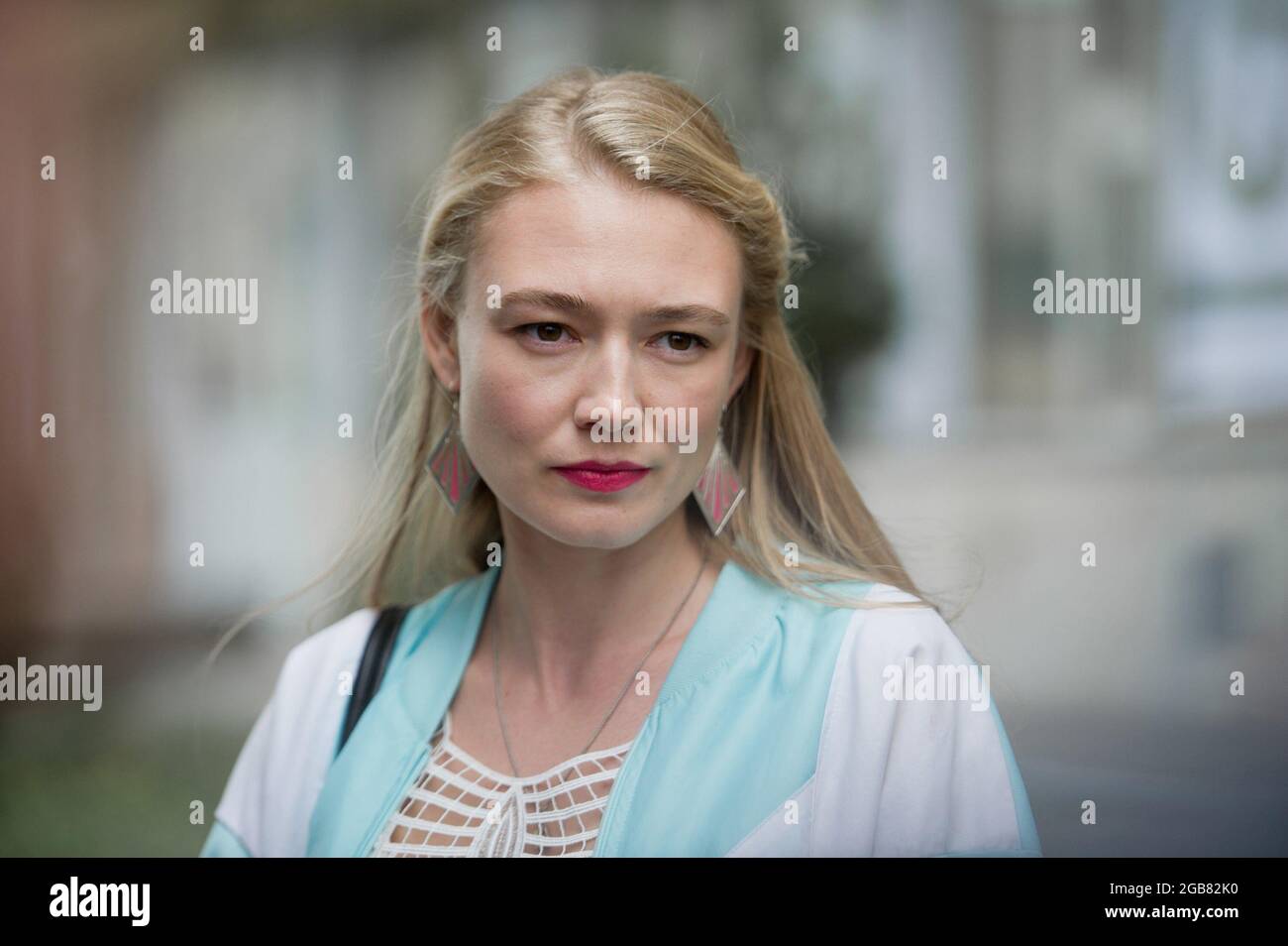 Va u sekin uning hol pubis uning jinsiy olatni kiritdi Semiz odamlar va mushuk bilan jinsiy aloqa