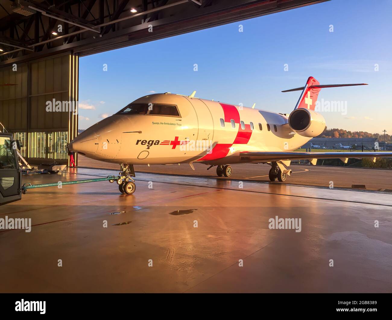 rettungsflugzeug-rega-fotos-und-bildmaterial-in-hoher-aufl-sung-alamy